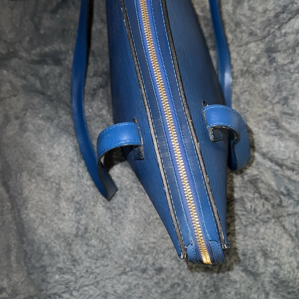 Women’s or Men’s Louis Vuitton Blue Epi Saint Jacques Bag! Excellent Condition - Picture 8 of 17